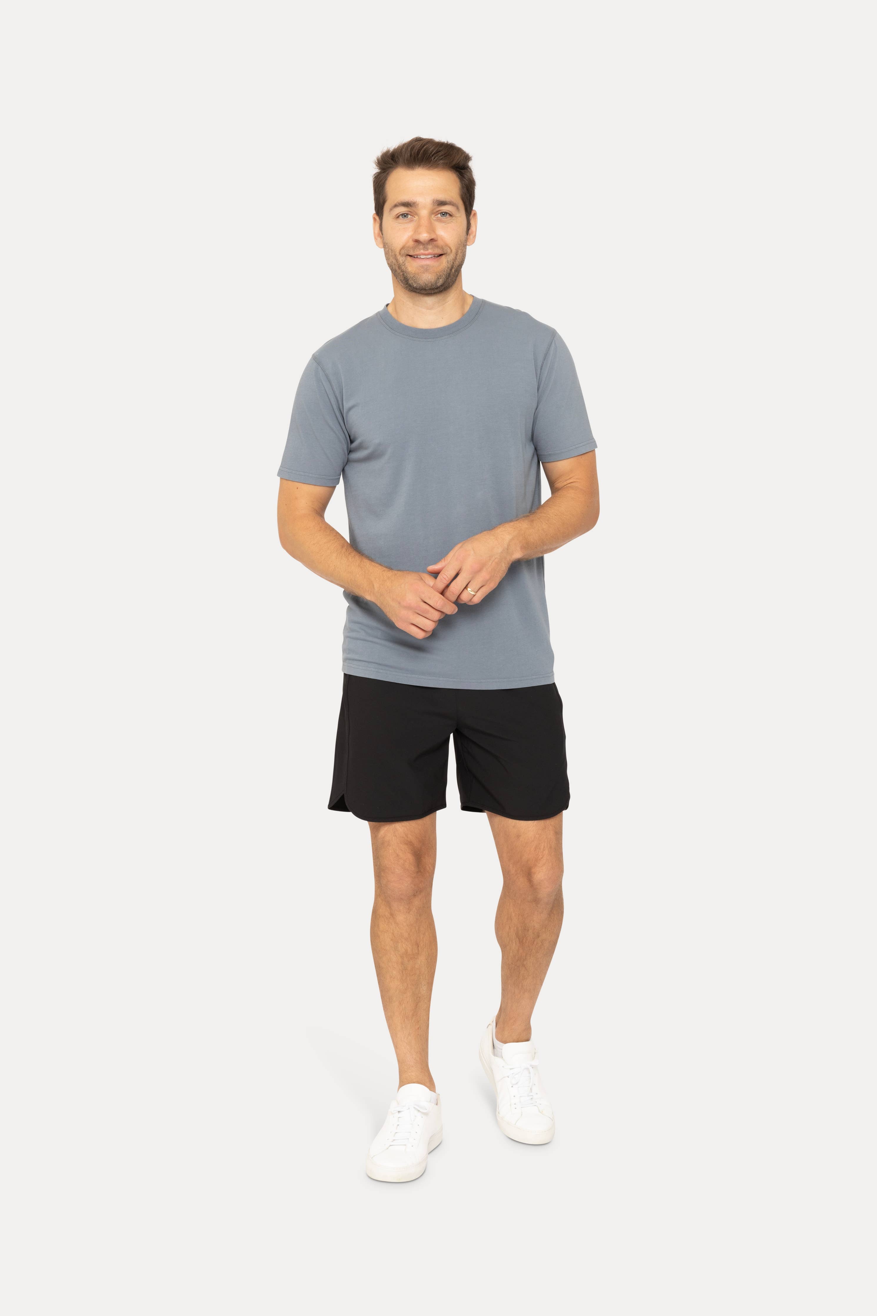 MEN - Wave Accent Essential Active Shorts: Black / S:M:L:XL