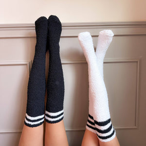 "Viral OTK Loungers" 2-Pack In Black & White (Fluffy Socks)