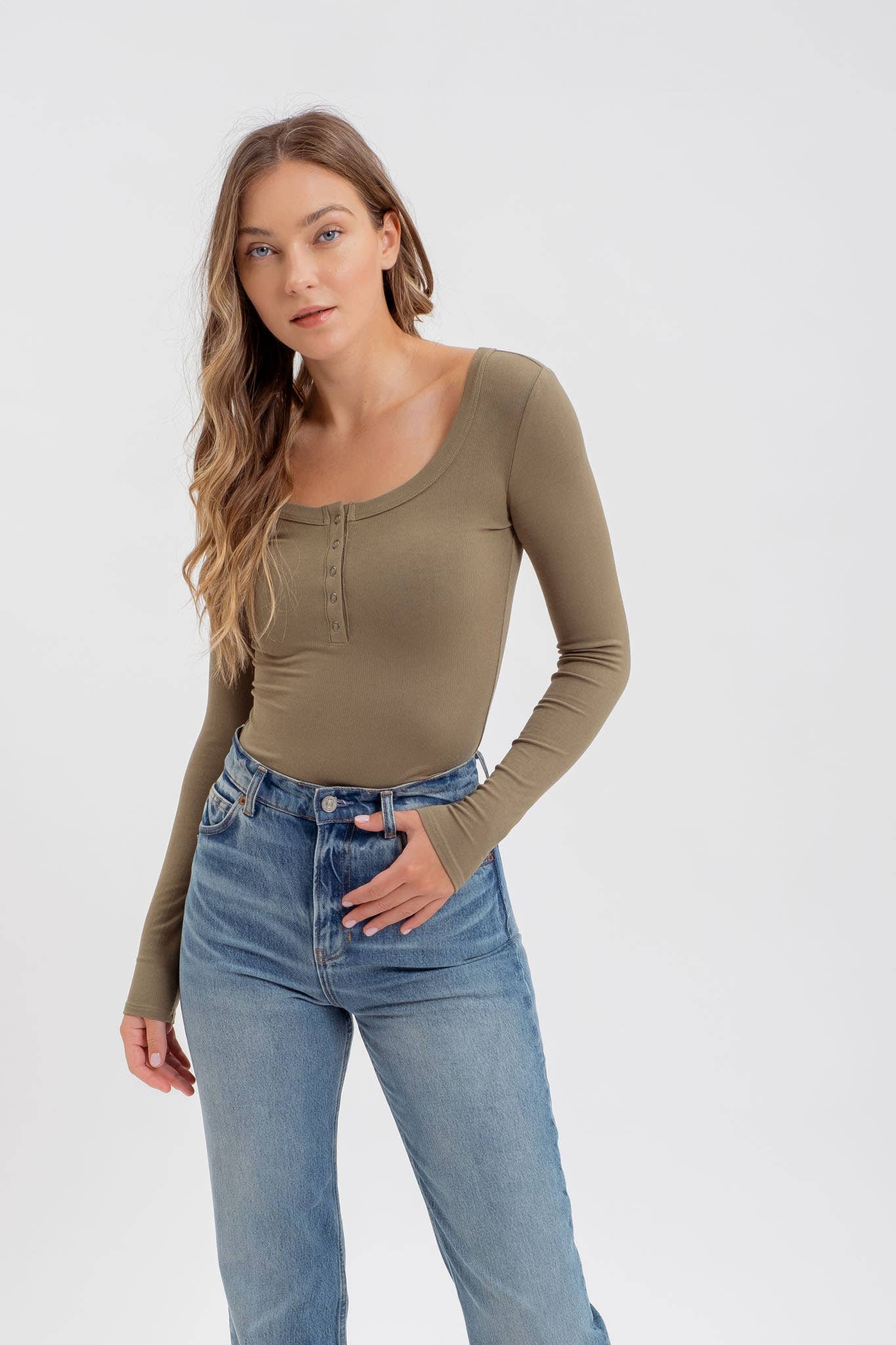 Samantha - SCOOP NECK LONG SLEEVE HENLEY KNIT TOP