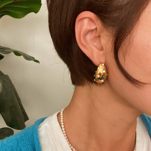 So Chic Jeweled Teardrop Earrings: Creamy Pearls