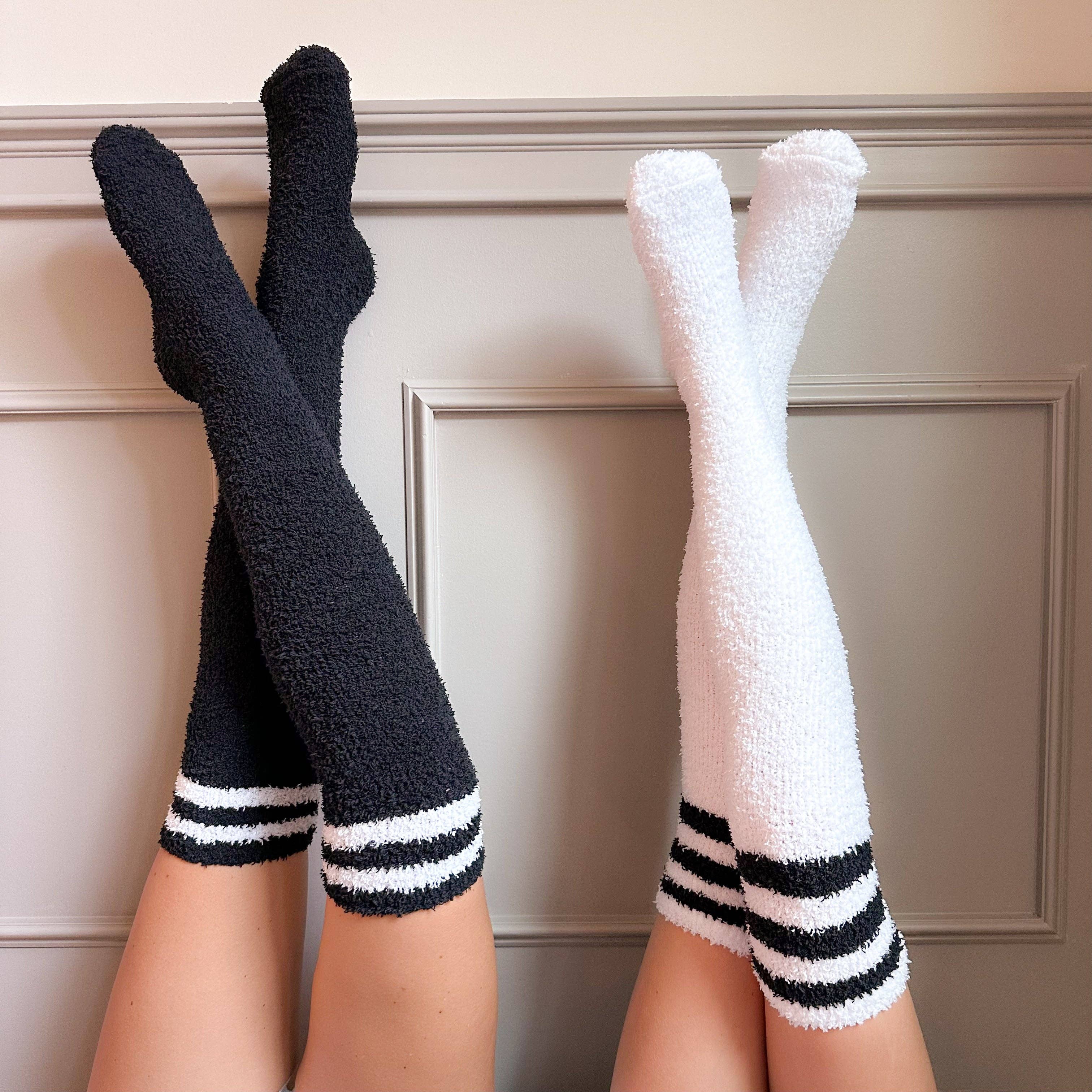 "Viral OTK Loungers" 2-Pack In Black & White (Fluffy Socks)