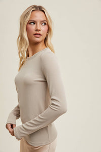 ROUND NECK FITTED RIBBED KNIT TOP / WL24-9450: SHELL / S:M:L