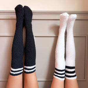 "Viral OTK Loungers" 2-Pack In Black & White (Fluffy Socks)