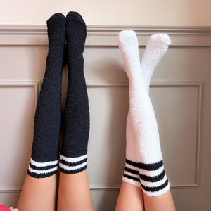 "Viral OTK Loungers" 2-Pack In Black & White (Fluffy Socks)